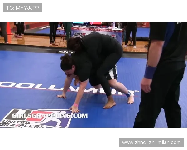 传统摔跤与现代MMA结合的演示赛引起热烈讨论